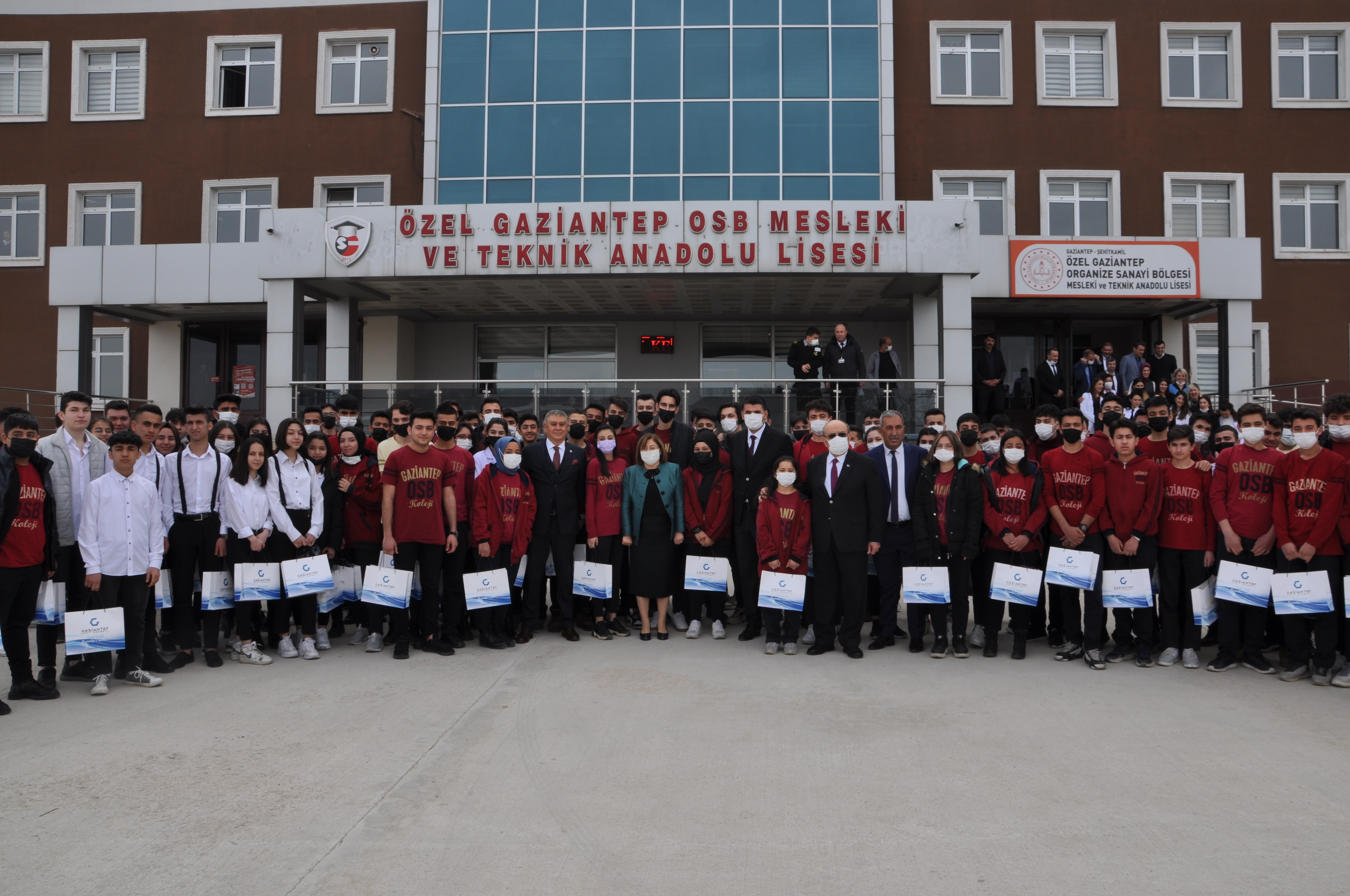 OSB KOLEJİMİZDE EN ÇOK KİTAP OKUYANLAR ÖDÜLLENDİRİLDİ