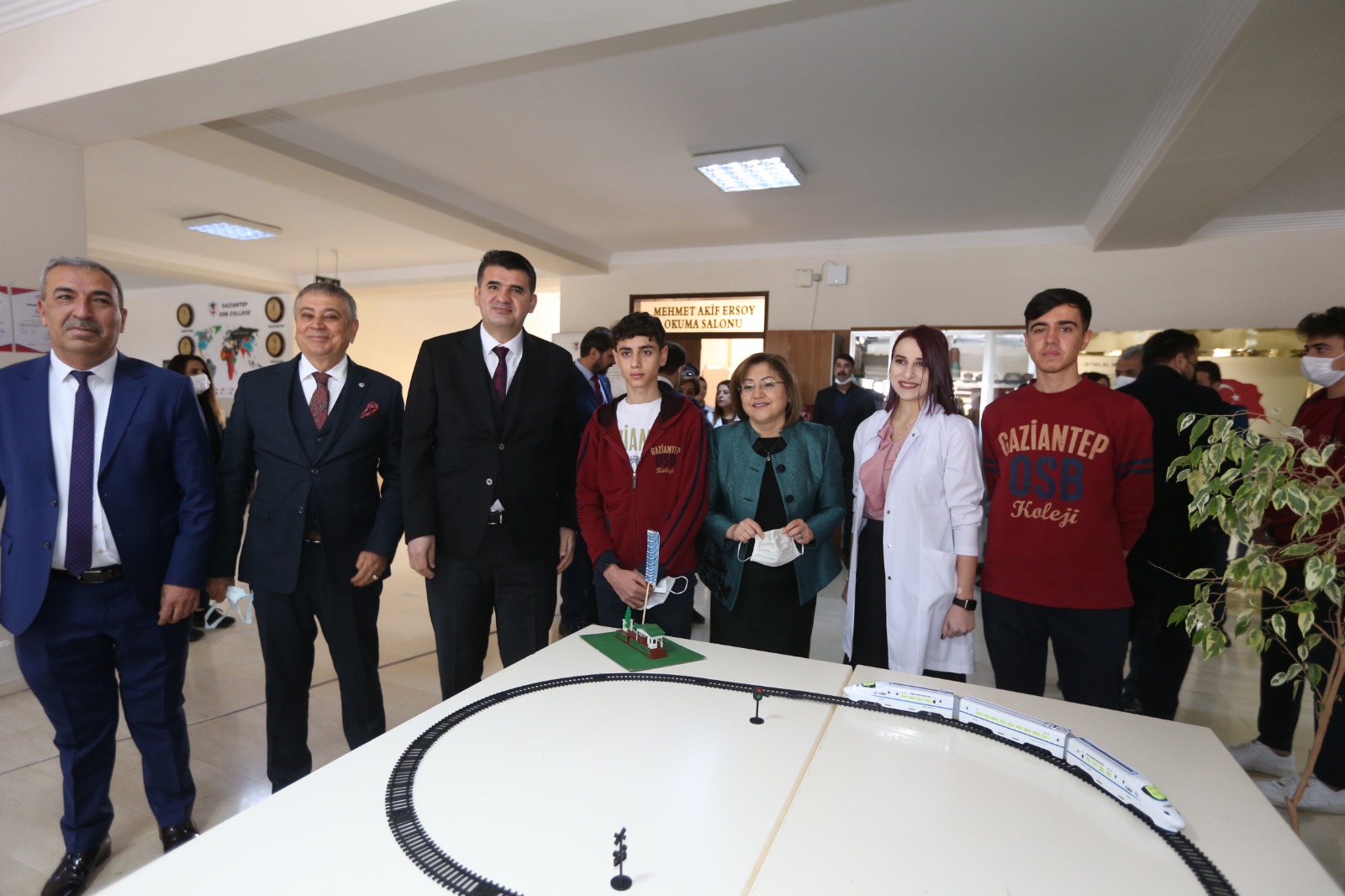 OSB KOLEJİMİZDE EN ÇOK KİTAP OKUYANLAR ÖDÜLLENDİRİLDİ