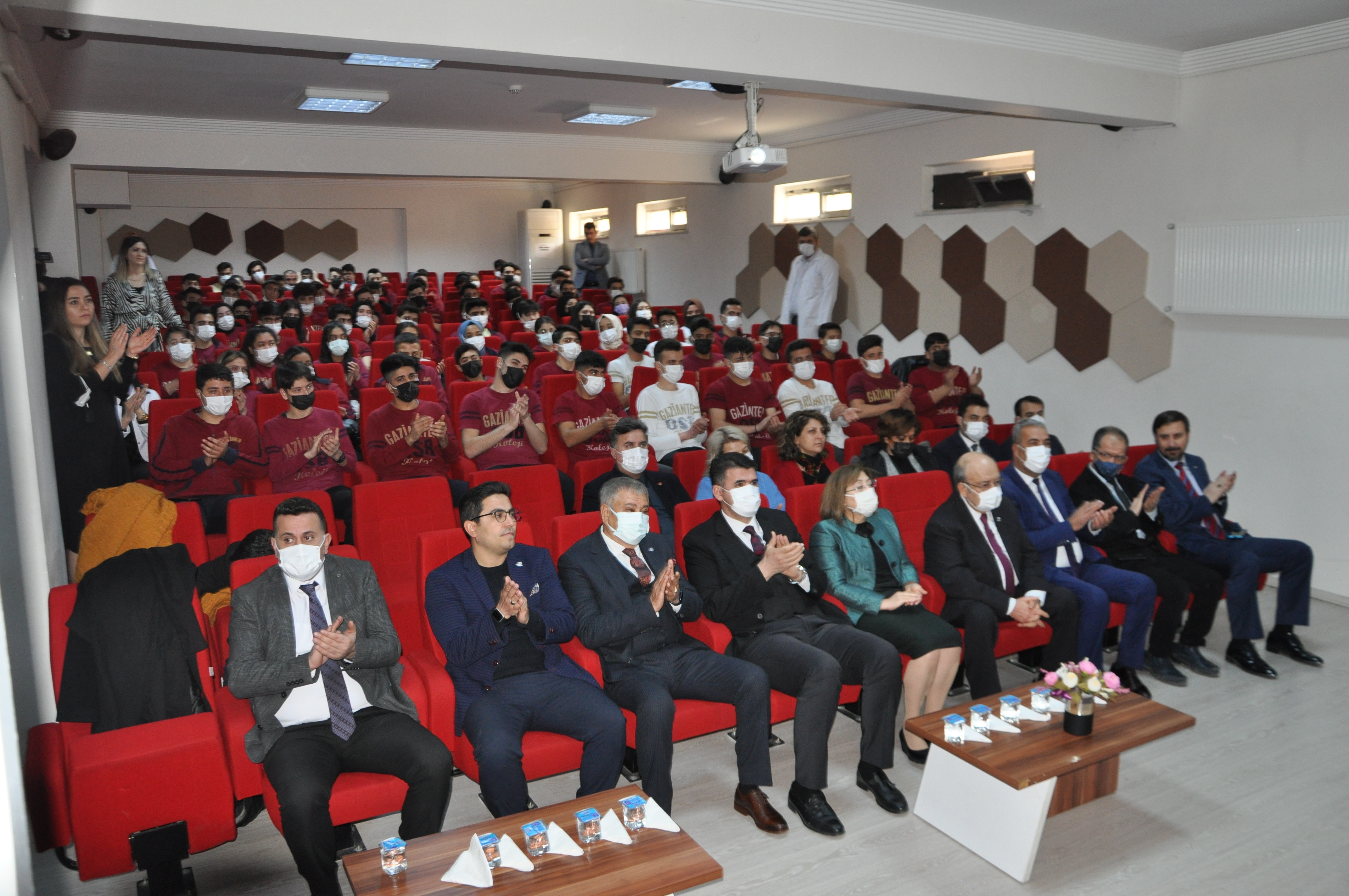 OSB KOLEJİMİZDE EN ÇOK KİTAP OKUYANLAR ÖDÜLLENDİRİLDİ